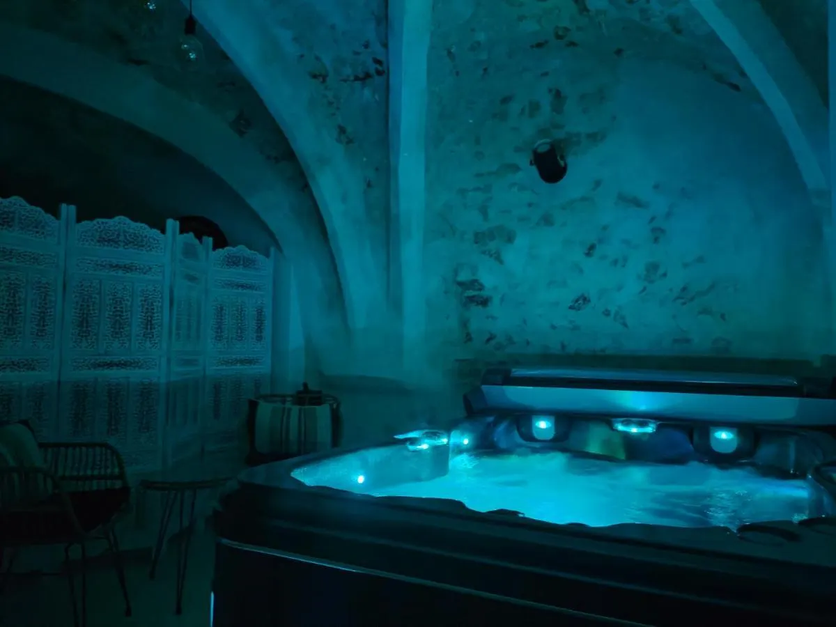 L'Envoutement Provencal, Jacuzzi Privatif Et Spa Orgon